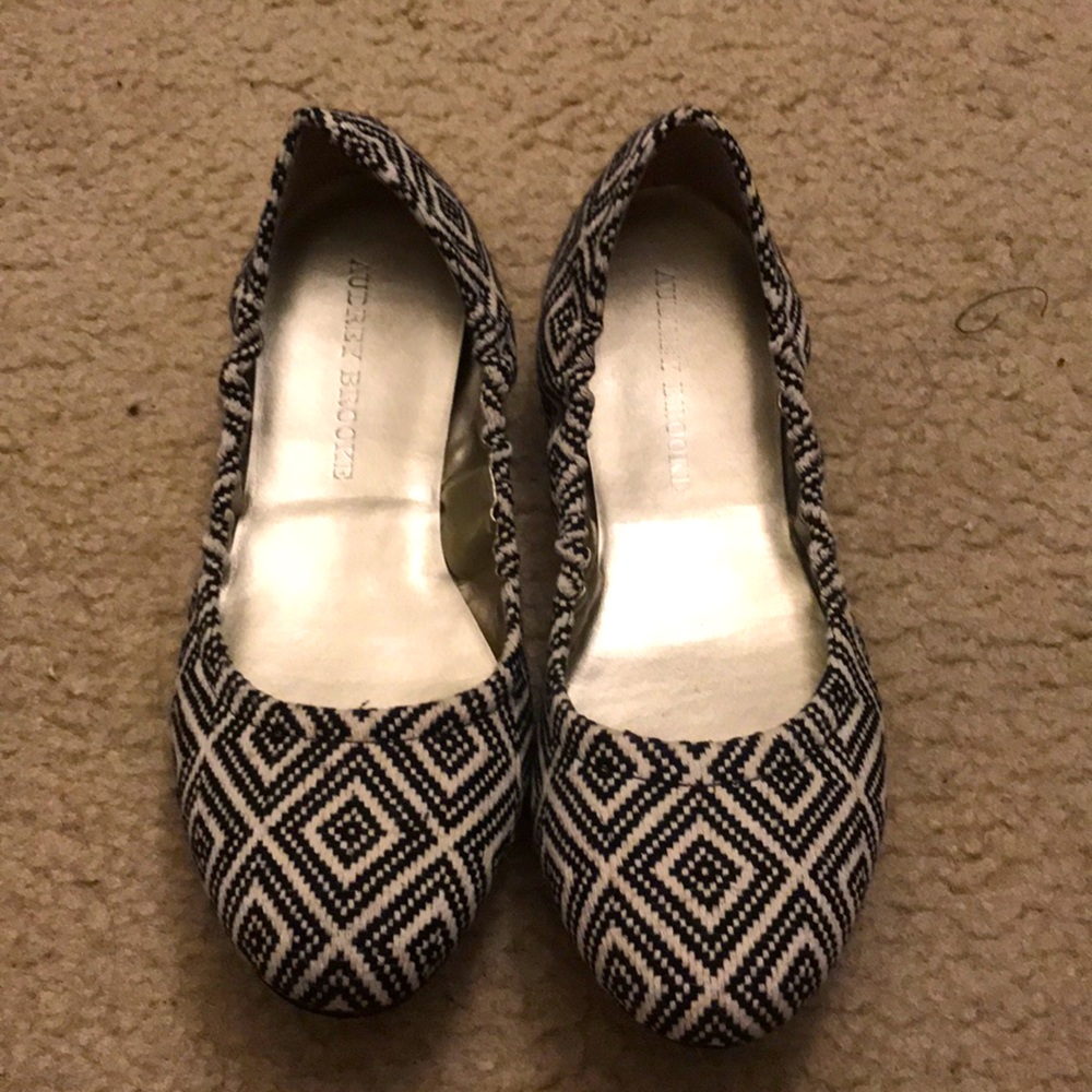 Audrey Brooke Ballet Flats Black & White Diamond 8